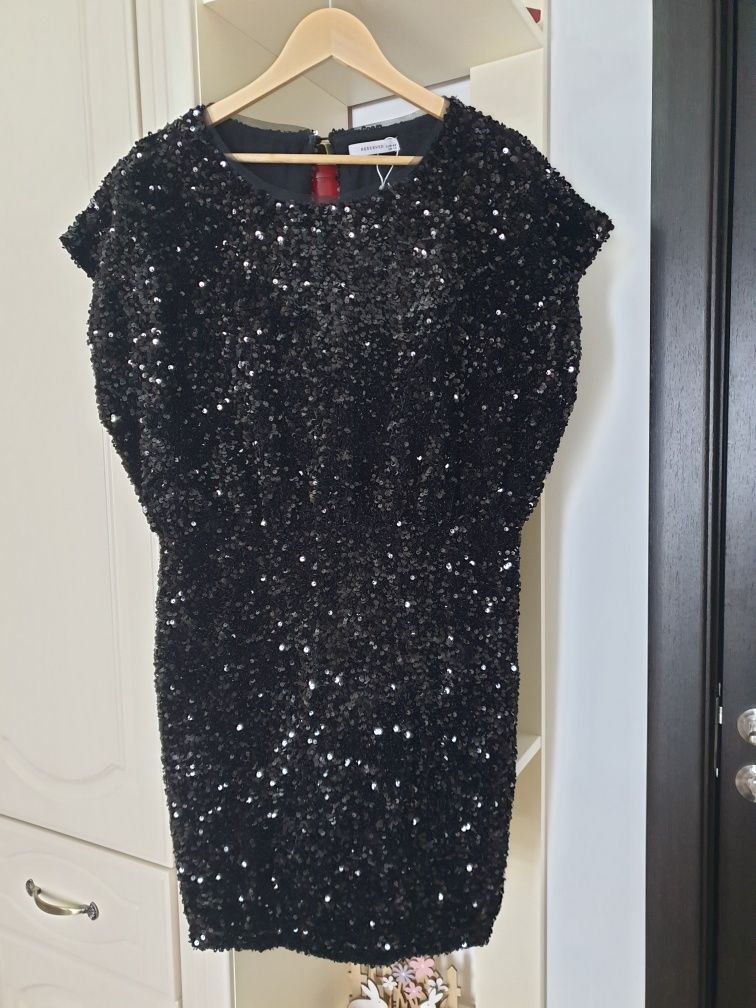 Rochie cu paiete Reserved 42