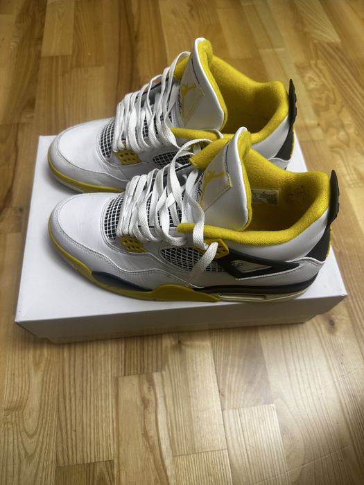 Air Jordan 4 Retro "Sulfur"