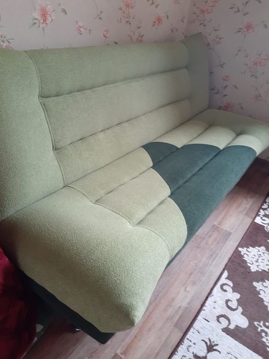 Продам шкаф и диван.