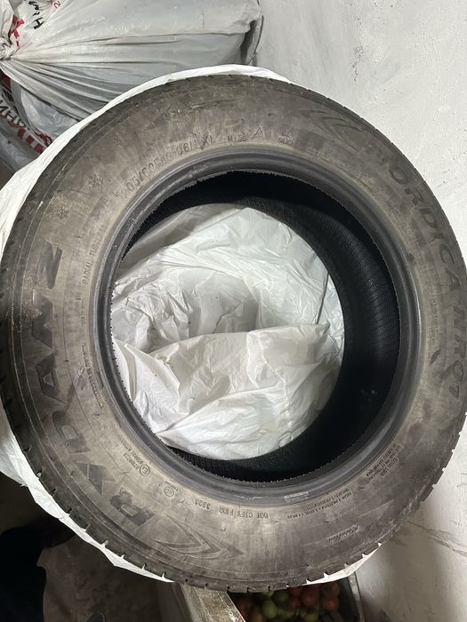 Продам зимнею шипованную резину на 16