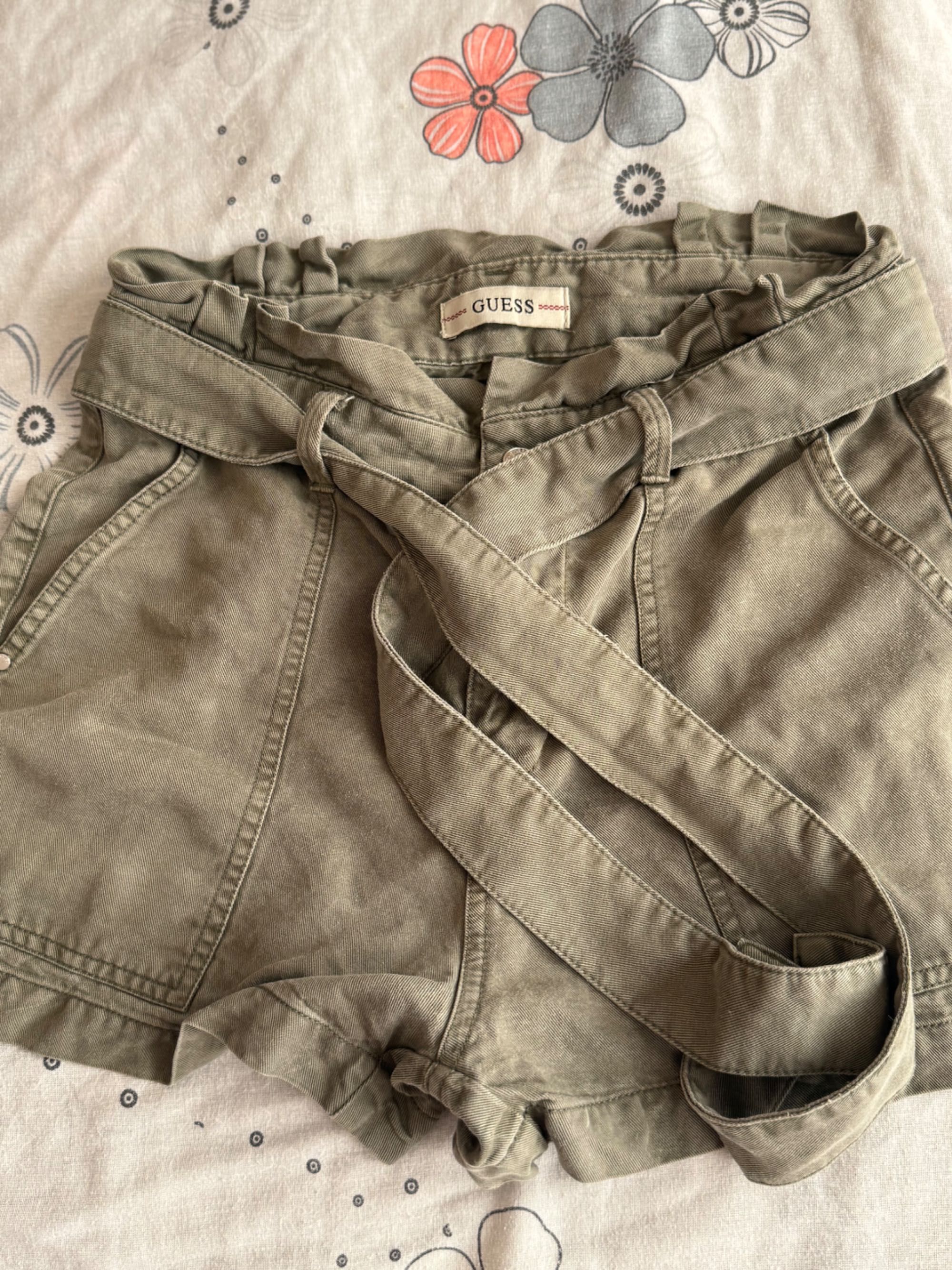Къси панталонки GUESS