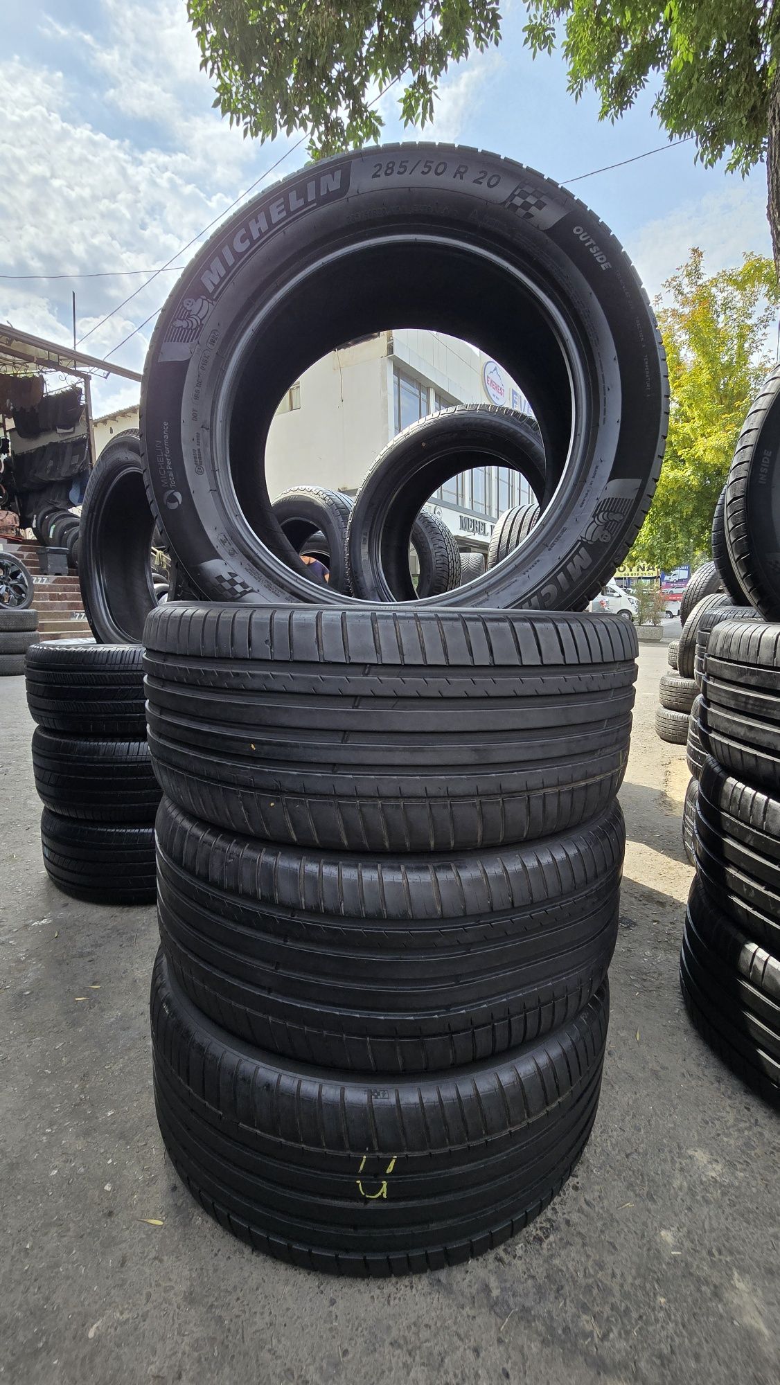 285/50/R20 Michelin