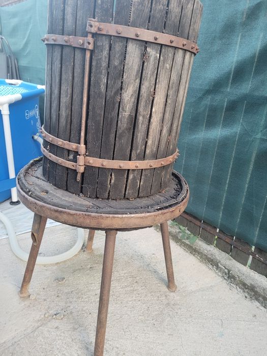 Vând presa/teasc pentru struguri