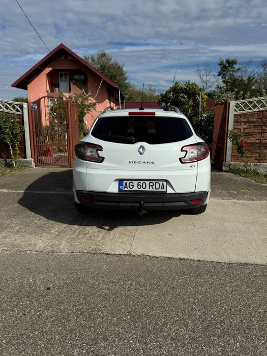 Megane 3 1.9
•Panoramic
• Bluetooth
• Buzunar ascuns
