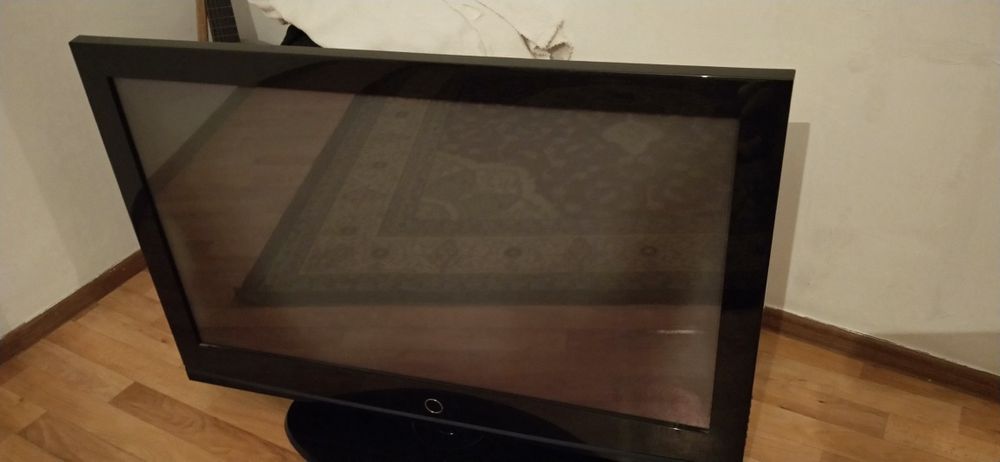 Телевизор 107диагональ
