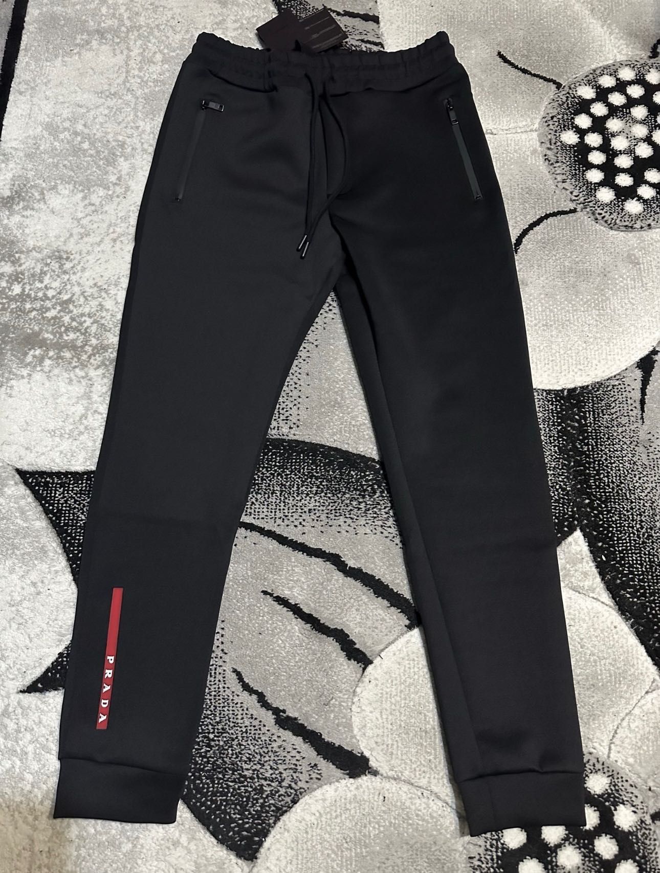 Мъжки екип на PRADA