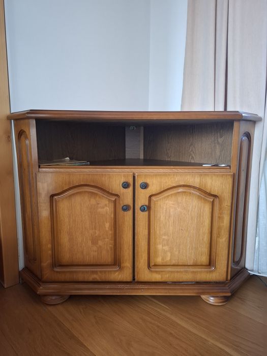 Colțar / comodă de colț din lemn [REZERVAT]
