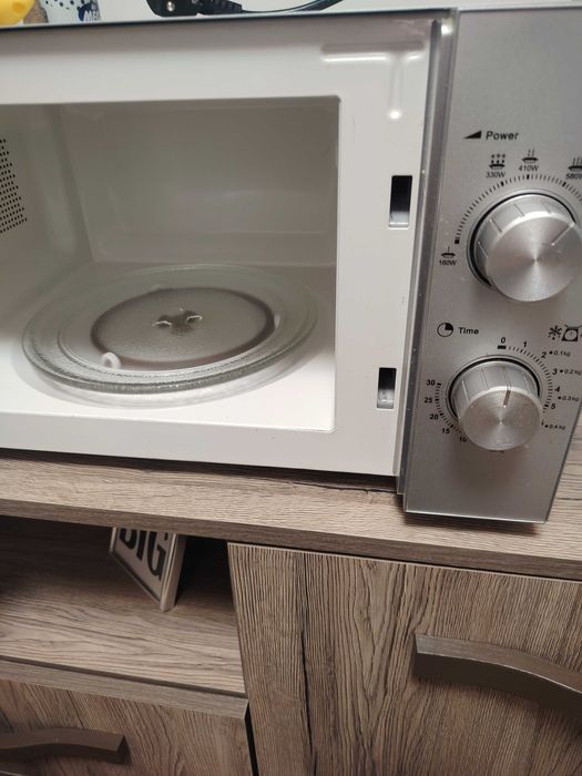 Vând cuptor  microunde
