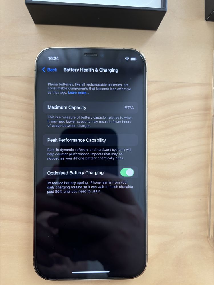 iPhone 12 Pro 128gb Gold с кабел, протектор и калъф
