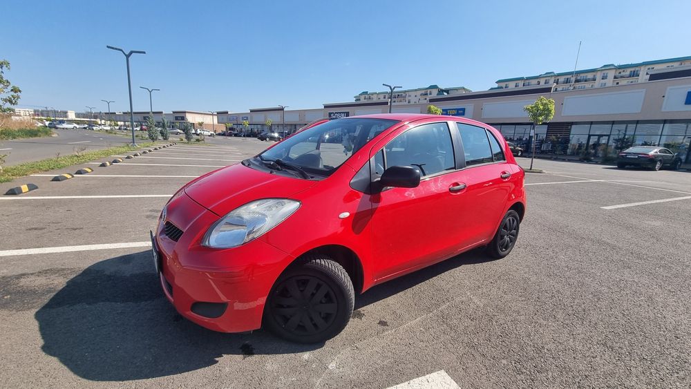 Toyota Yaris 1.0 VVT-i (2009) – Buburuza roșie