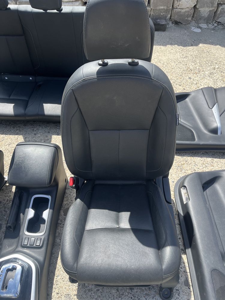 Scaune / Interior piele Nissan Navara 2021