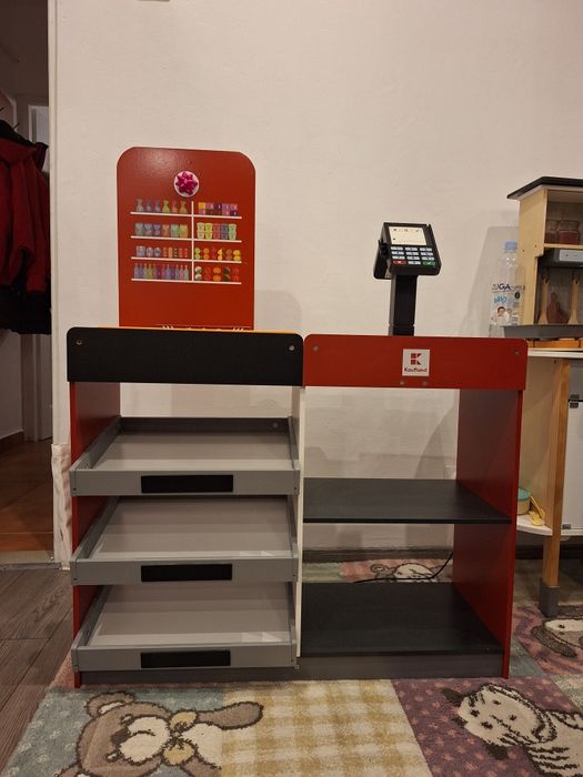 Vand magazin pentru copiii care doresc sa fie antrepenori.