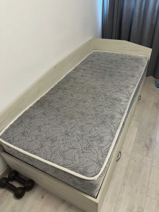 Продавам легла 90 х 200,