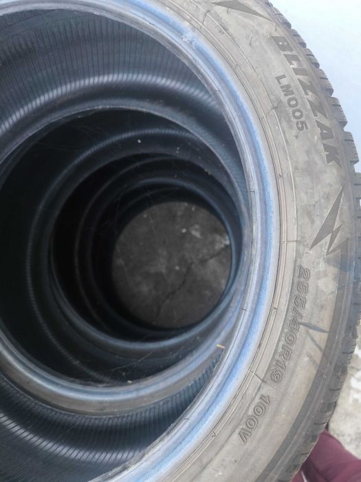 Продавам 4бр. Bridgestone Blizzak lm005 255x40x19