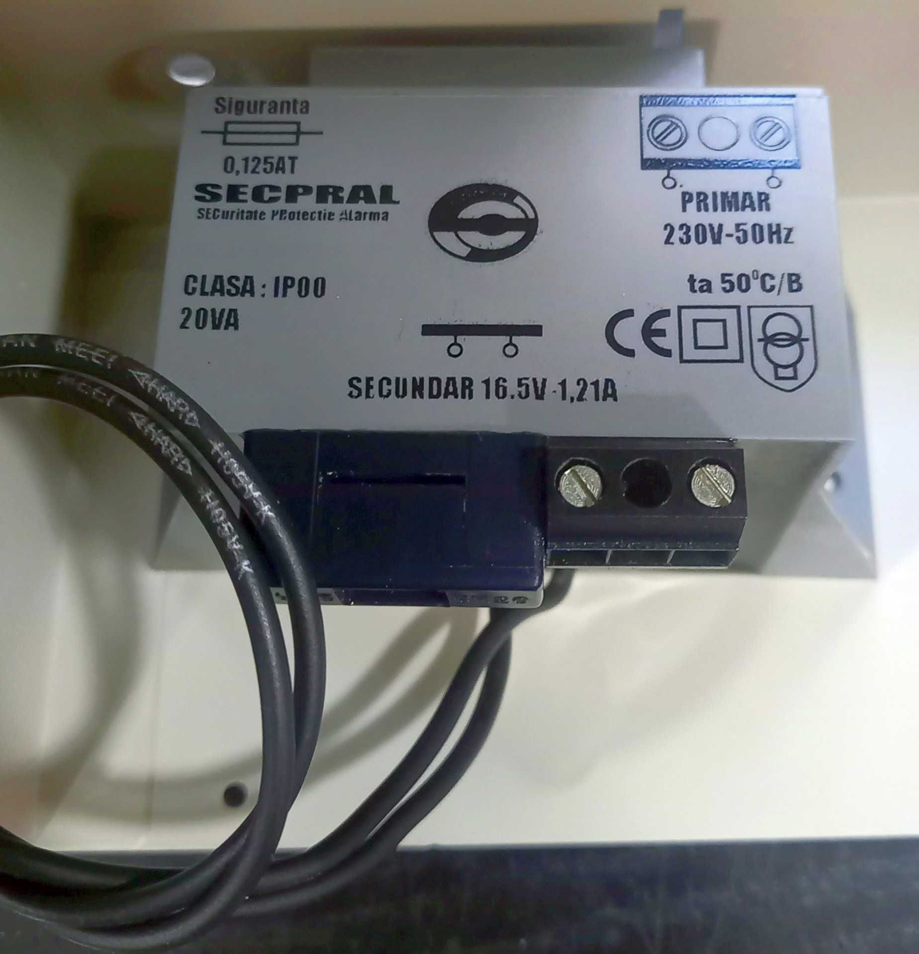 Kit centrala alarma antiefractie cu tastatura senz sirena, DSC PC1404