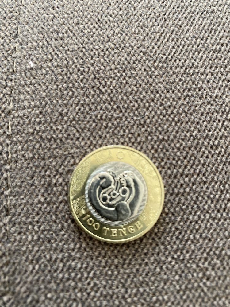 Монета номиналом 100 и 50 тенге