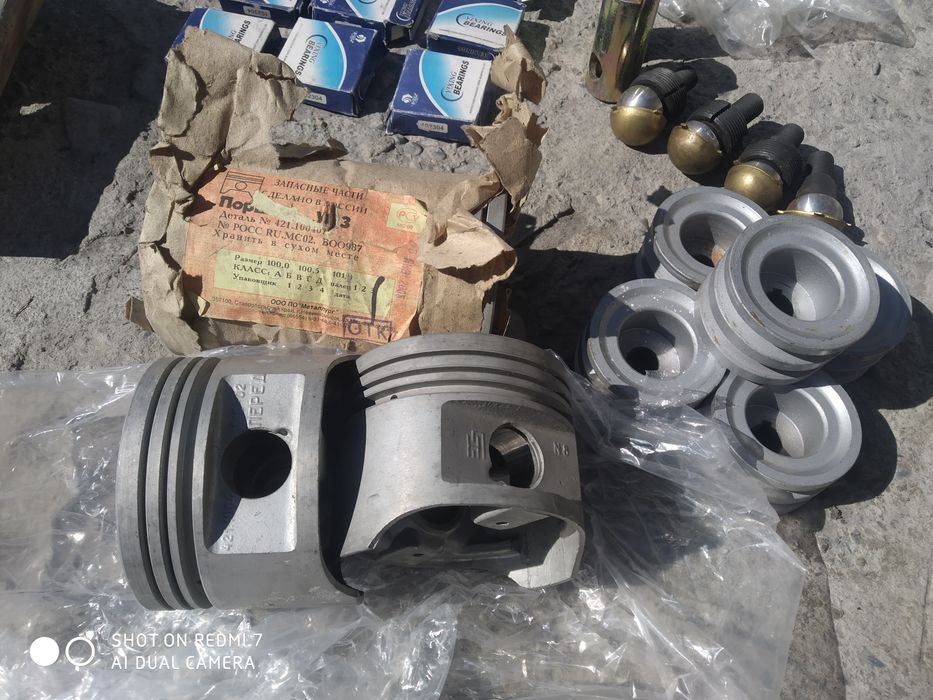 Продам запчасти УАЗ буханка поршневая группа,шкворни,клапана