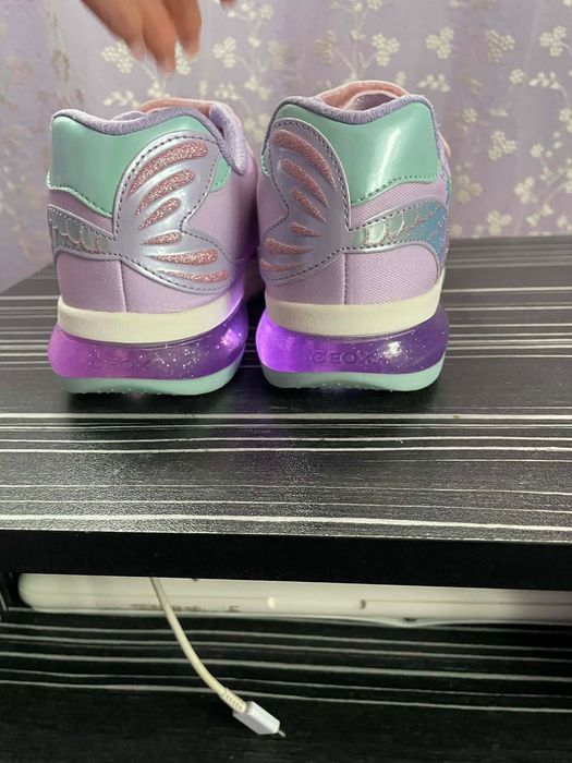 Светещи маратонки Ариел, Geox