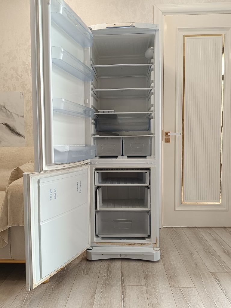 INDESIT холодильник