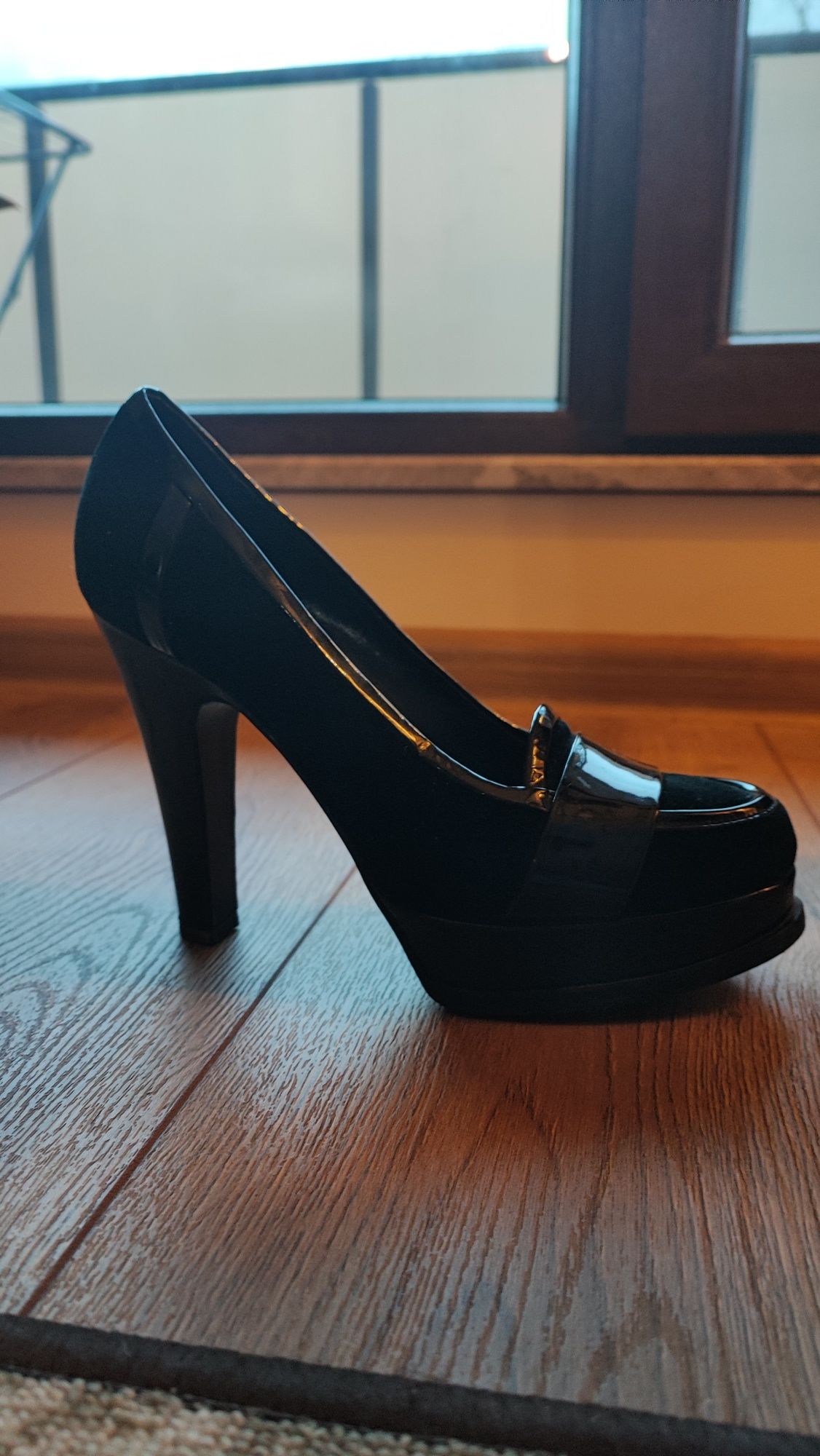 Дамски обувки Yves Saint Laurent 37.5