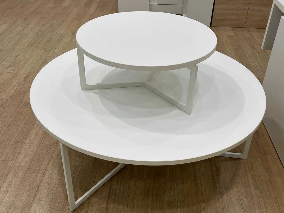 Продават се мебели от верига магазини за дрехи