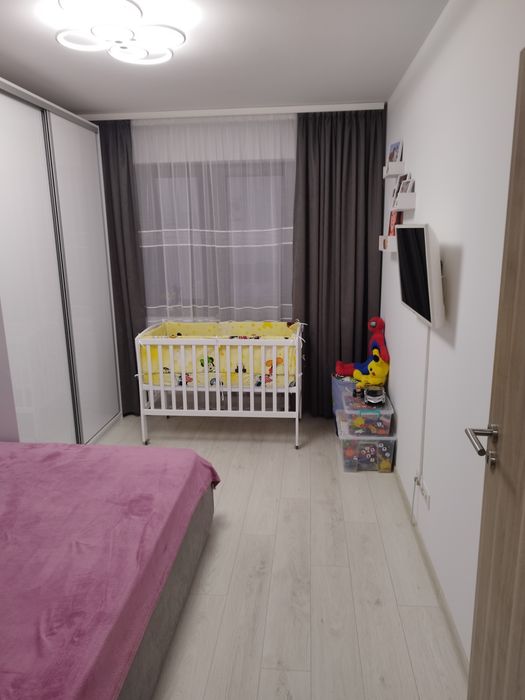 Vand pătuț in stare buna