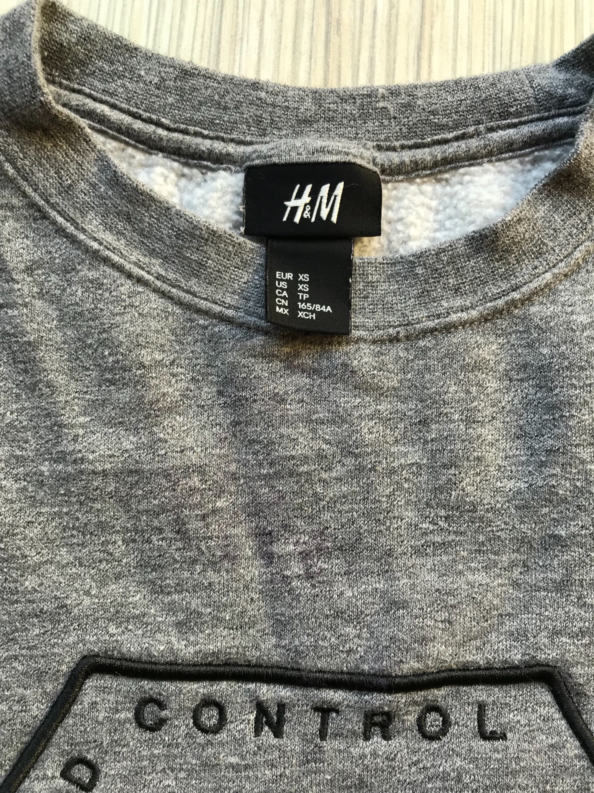 Мъжки суйтчър H&M, размер XS и блуза-пуловер, размер S.