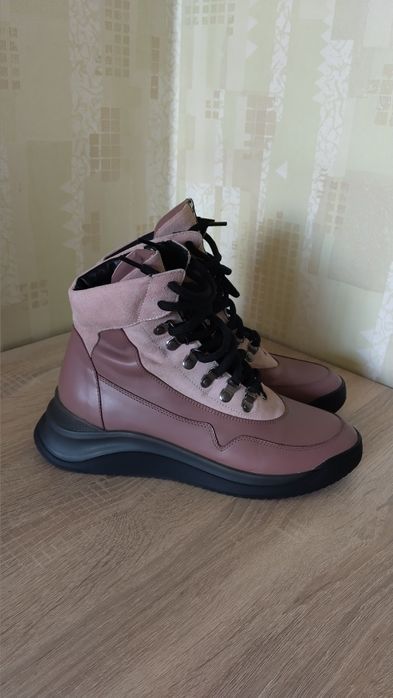 Дамски боти от естествена кожа ,,Tara Shoes", Размер 40