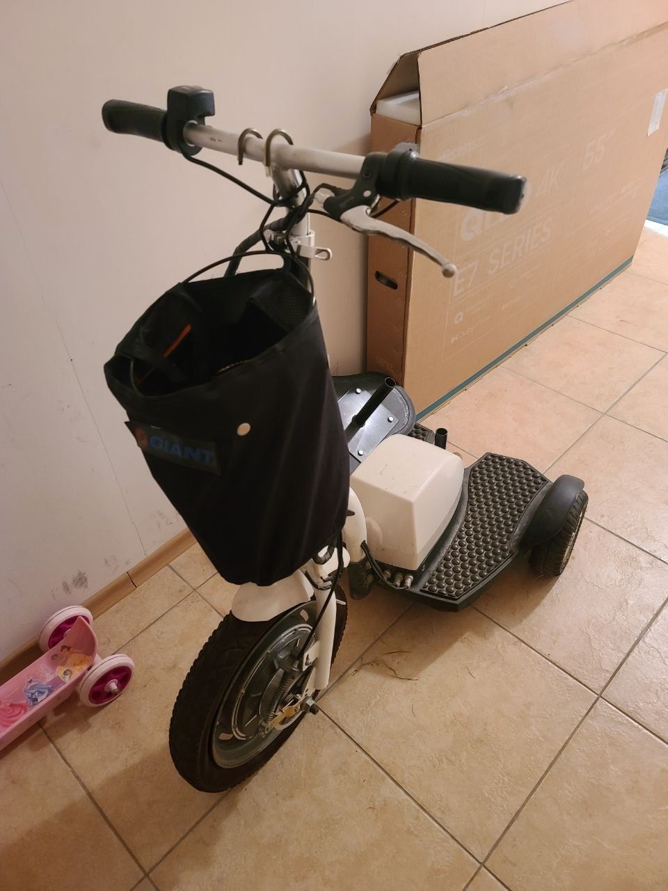 Electric scooter электрична триколка