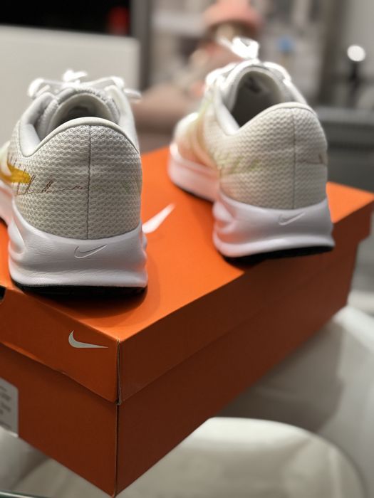 Маратонки Nike Run Defy