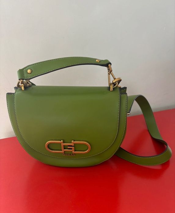 Стилна чанта Guess