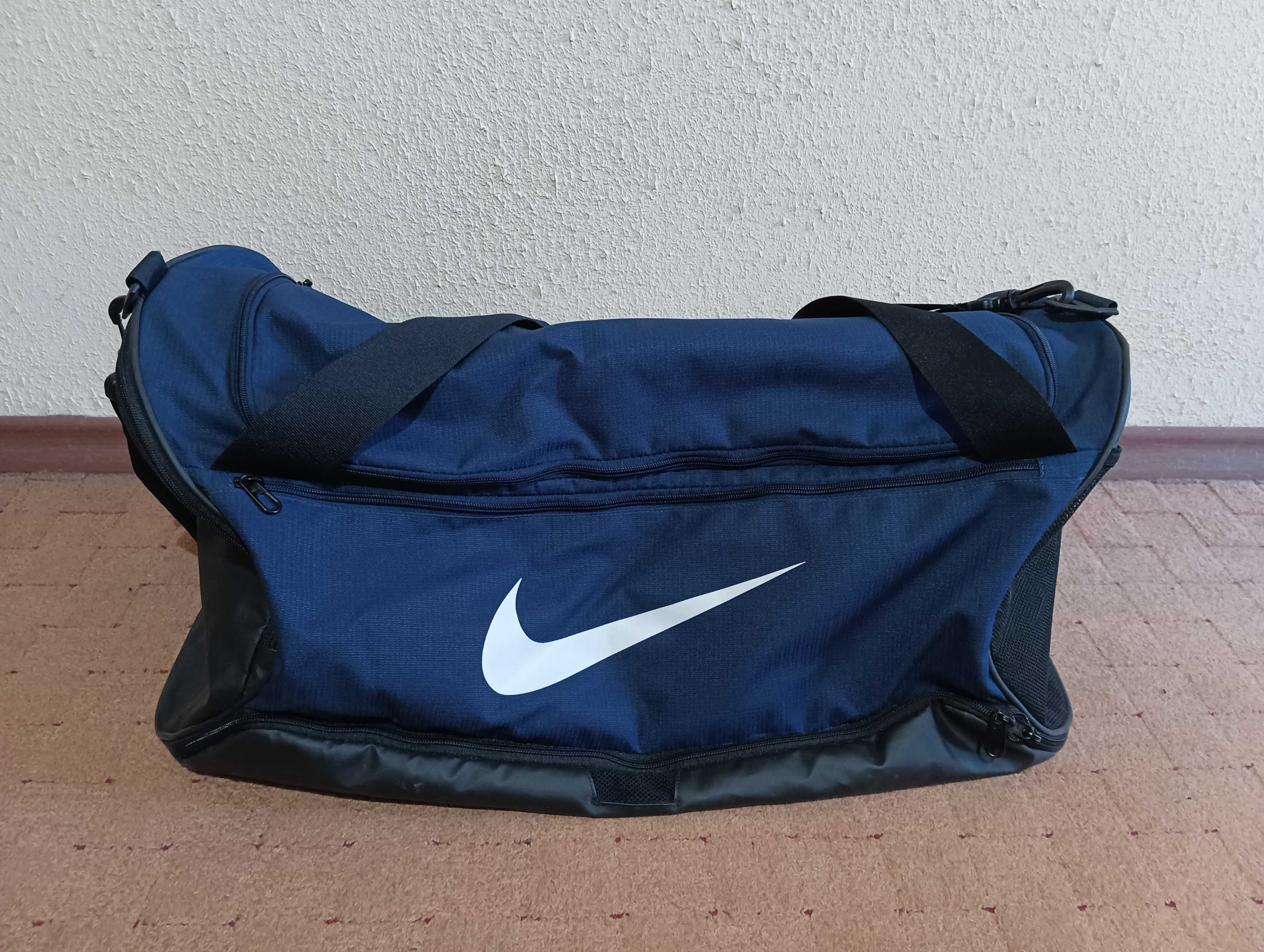 Син сак на Nike за тренировки или lifestyle