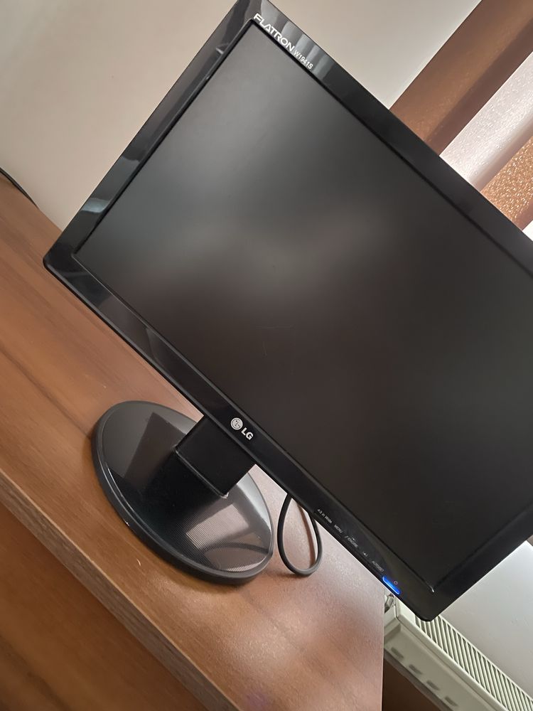 Продавам два монитора LG комплект