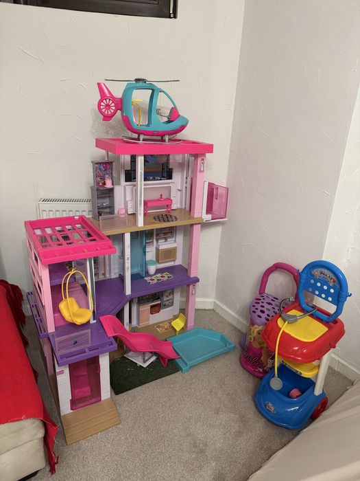 Casa de papusi dreamhouse Barbie