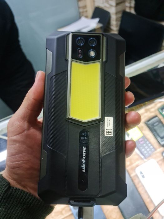 Ulefone armor 24 telefoni oğirligi 0.7kg cha keladi