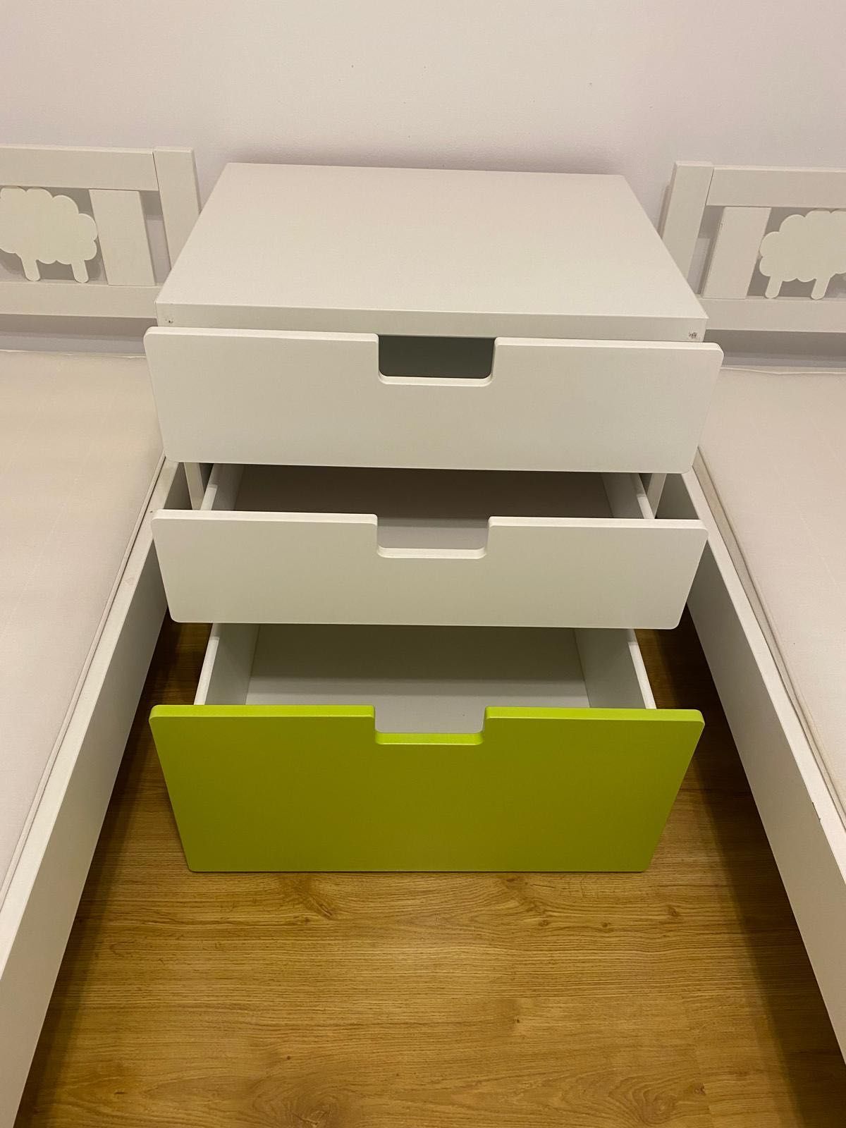 Mobilier camera copiilor, multe piese - Ikea Stuva (Smastad/Platsa)