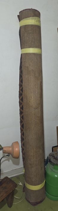 Старые палас и ковёр, большой и поменьше. Цена за всё.