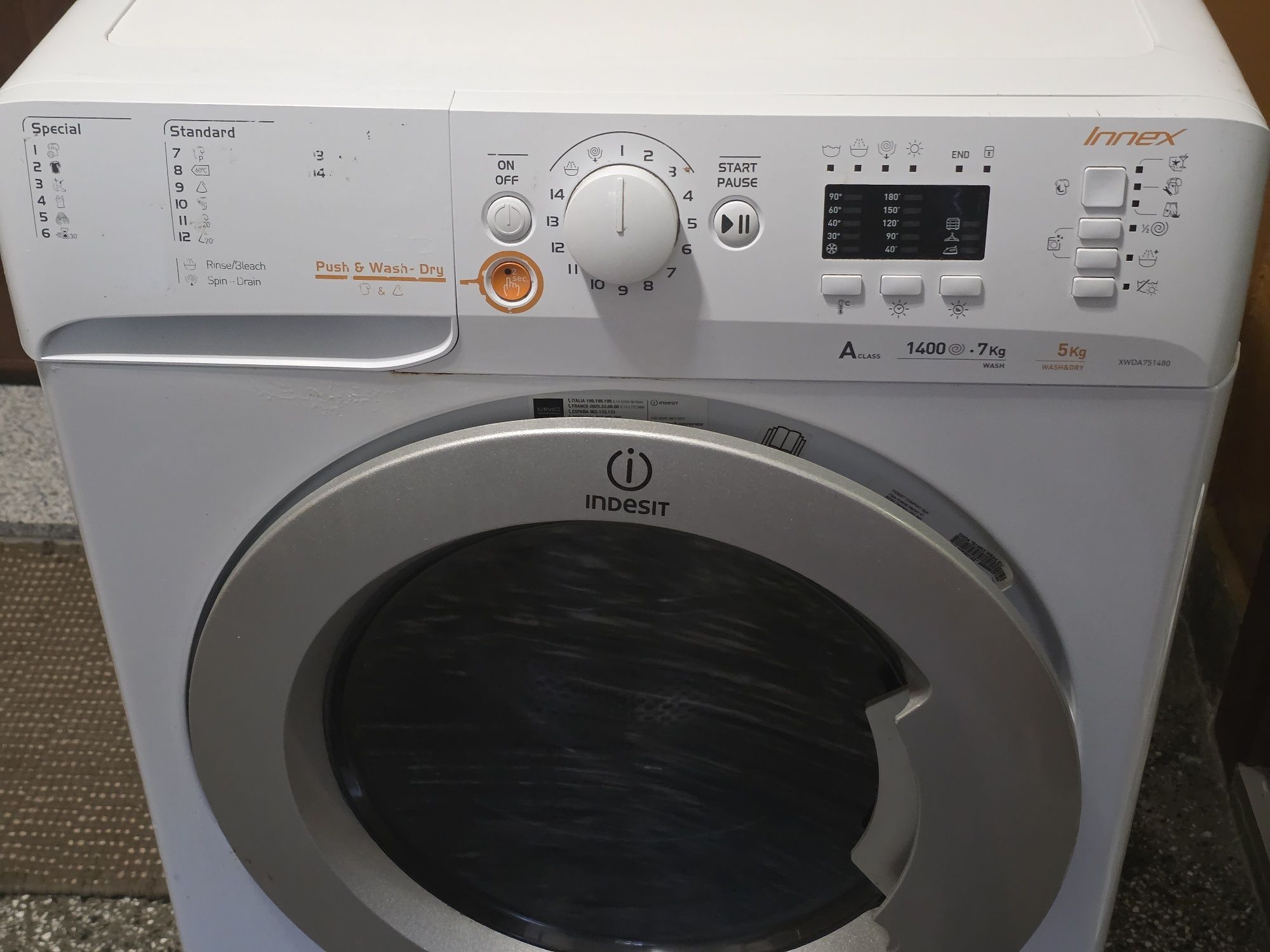 Пералня със сушилня Indesit