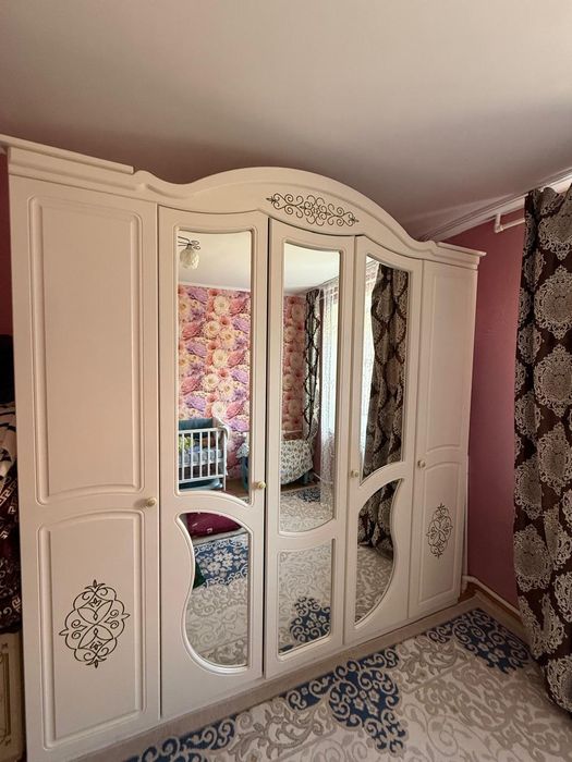 Продаётся шкаф, комод с зеркалом и 2 тумбы за 100 000 тг