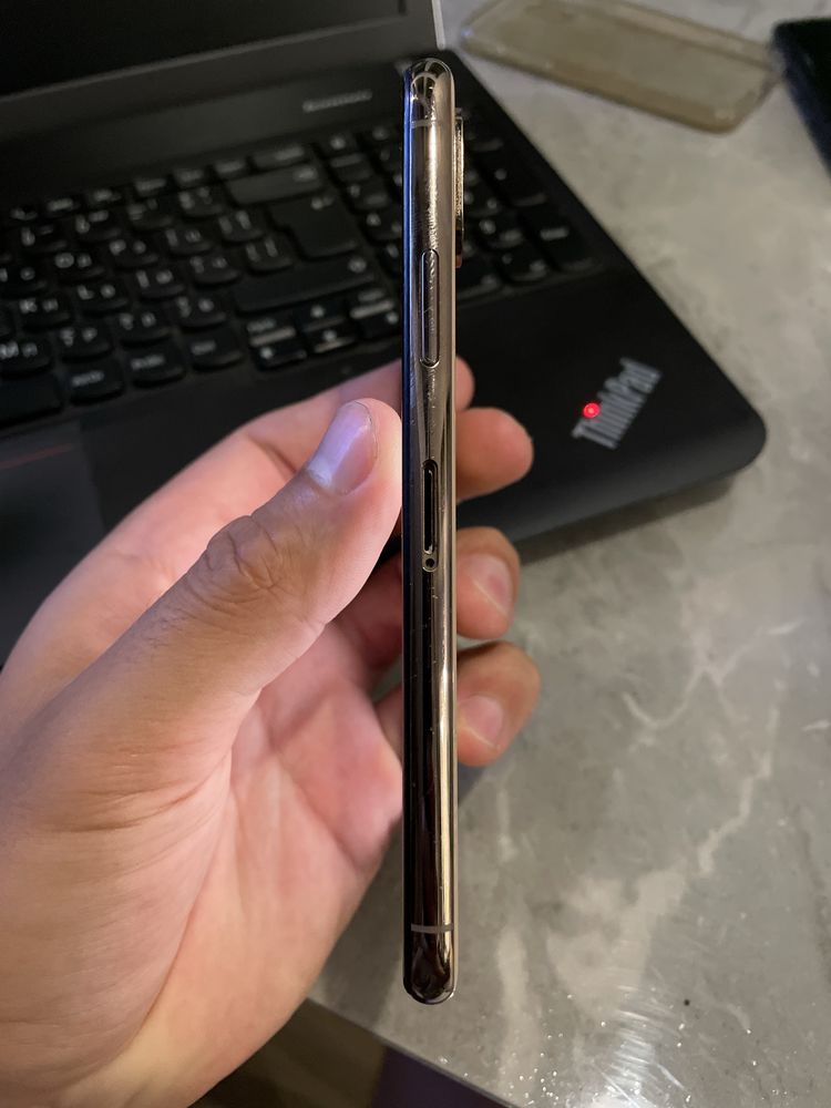 Iphone XS gold 64gb с нов дисплей