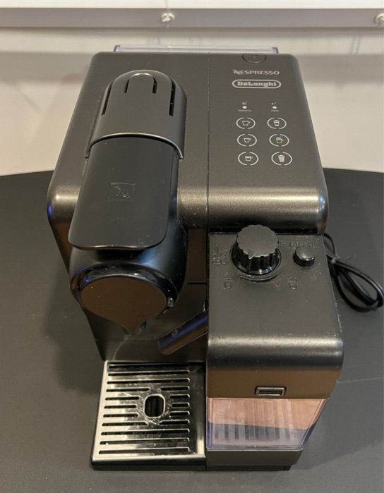 Кофемашинка Delongi