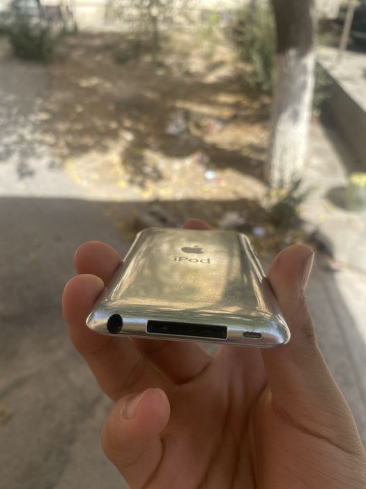 iPod 8GB экран сломаный