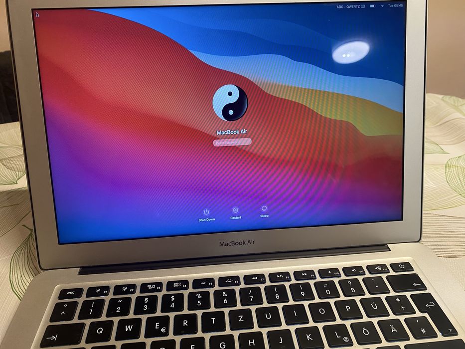 Продавам MacBook Air 13 2014