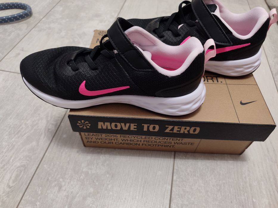 Маратонки за момиче Nike Revolution 6.