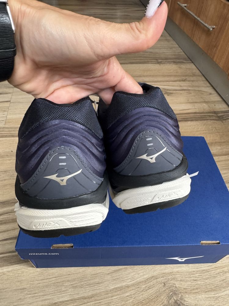 Чисто нови оригинални маратонки Mizuno Wave Paradox 5! 44,46 н