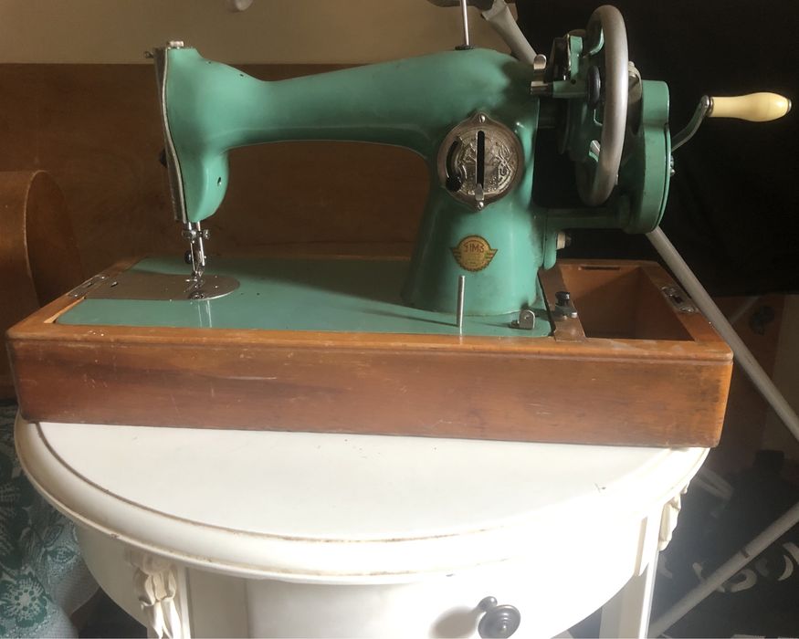 Продам швейную машинку