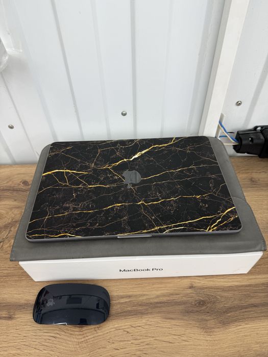 Продам Mackbook pro 13 M1
