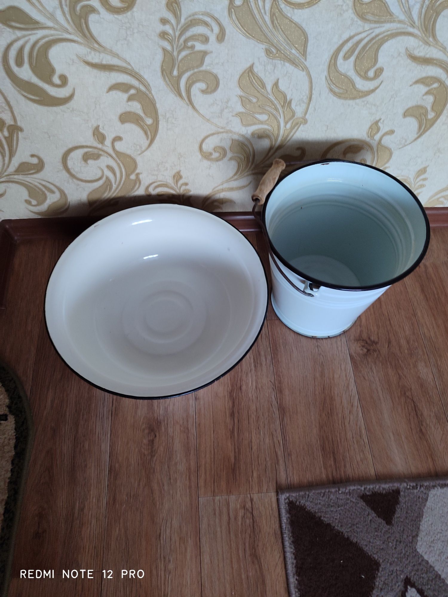 Продам таз эмалированный и ведро эмалированное