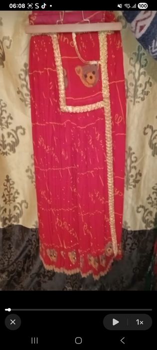 Haine rosi cu pietre Moschino de vanzare