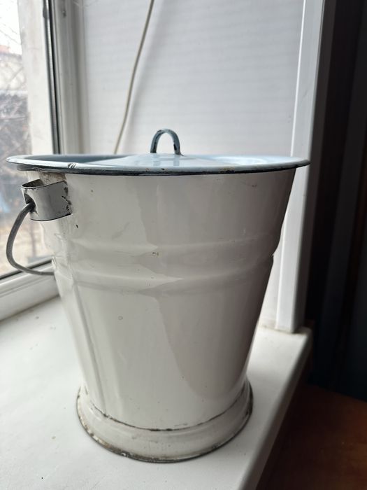 Продам эмалированное ведро